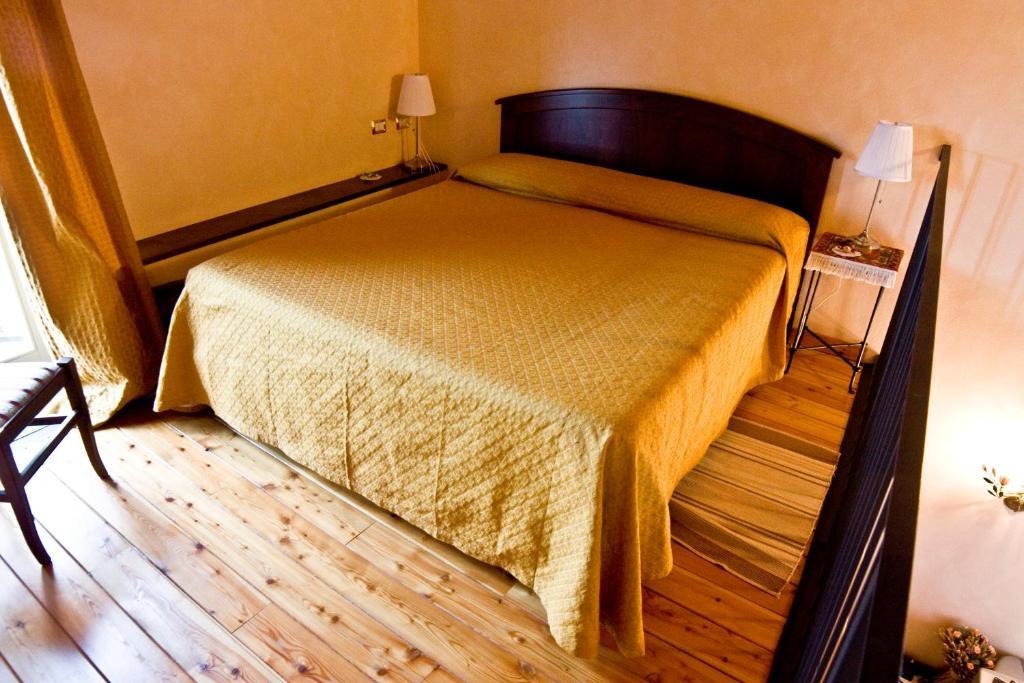 Locanda La Casetta Angera Pokój zdjęcie